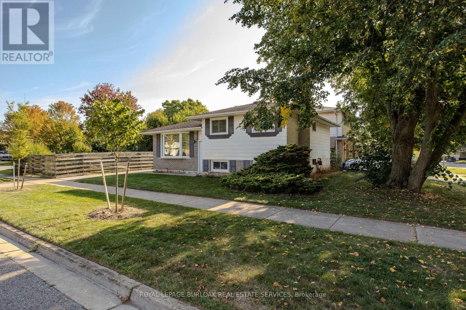 196 Mendel Court, Oakville, Ontario  L6H 1G8 - Photo 35 - W12419604