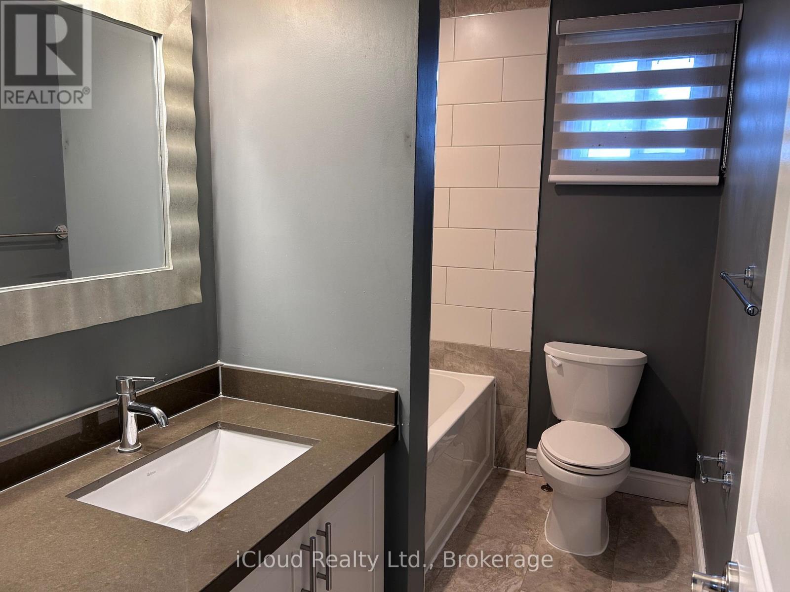 2 Tropical Court, Brampton, Ontario  L6Z 2B9 - Photo 16 - W12419722