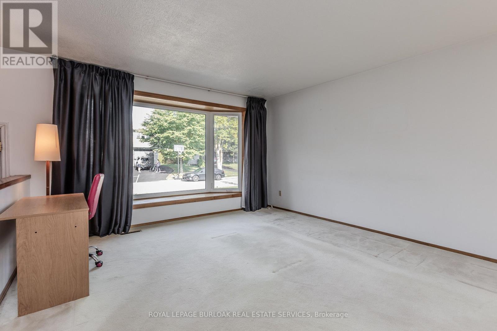 196 Mendel Court, Oakville, Ontario  L6H 1G8 - Photo 6 - W12419604