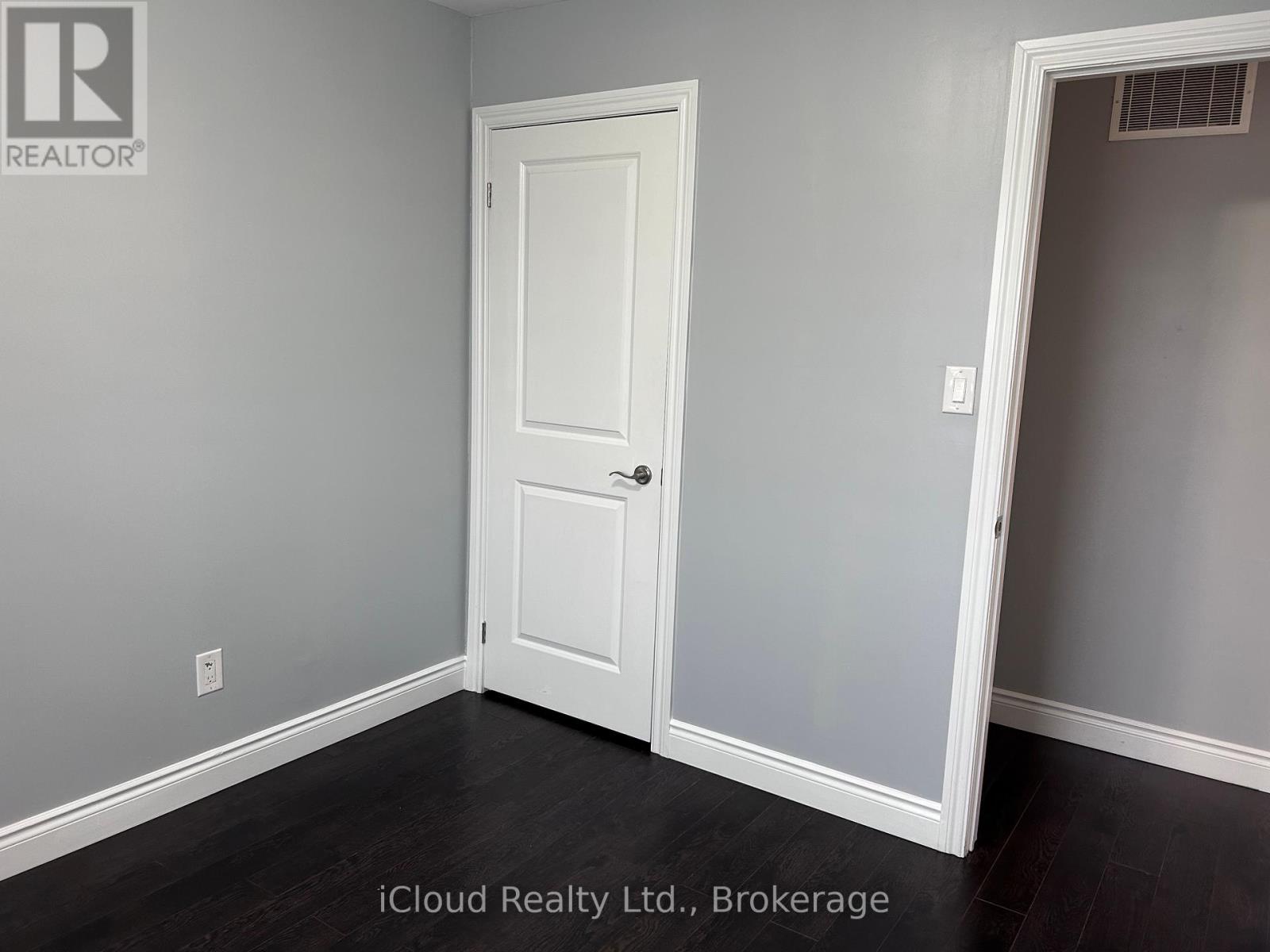 2 Tropical Court, Brampton, Ontario  L6Z 2B9 - Photo 13 - W12419722