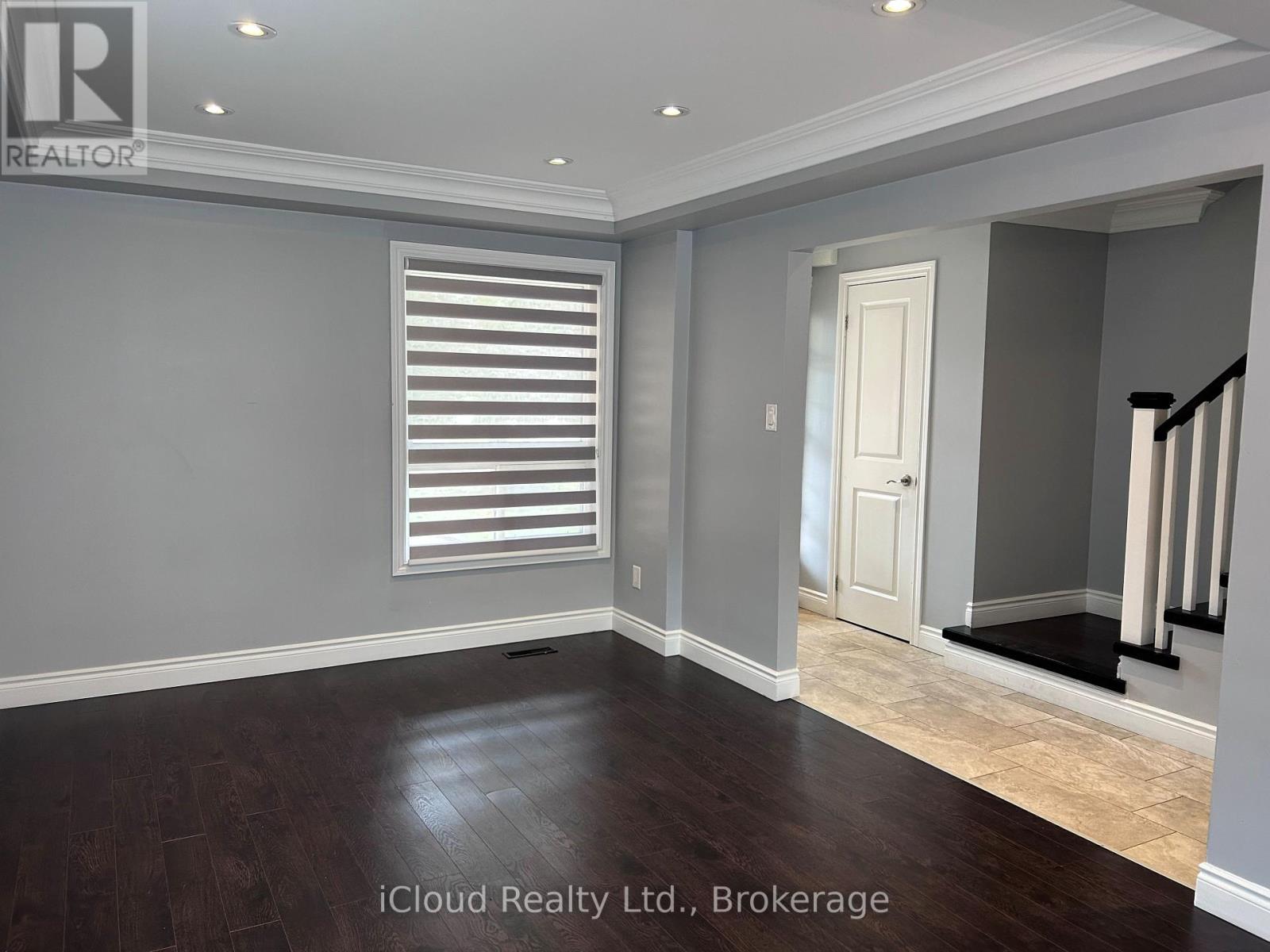 2 Tropical Court, Brampton, Ontario  L6Z 2B9 - Photo 6 - W12419722