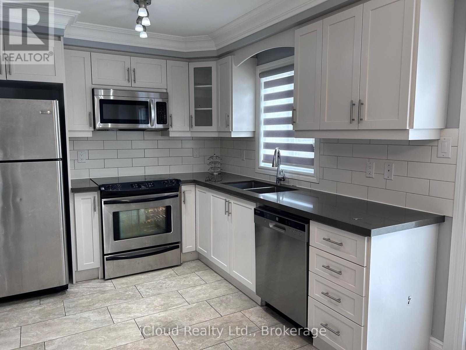 2 Tropical Court, Brampton, Ontario  L6Z 2B9 - Photo 7 - W12419722