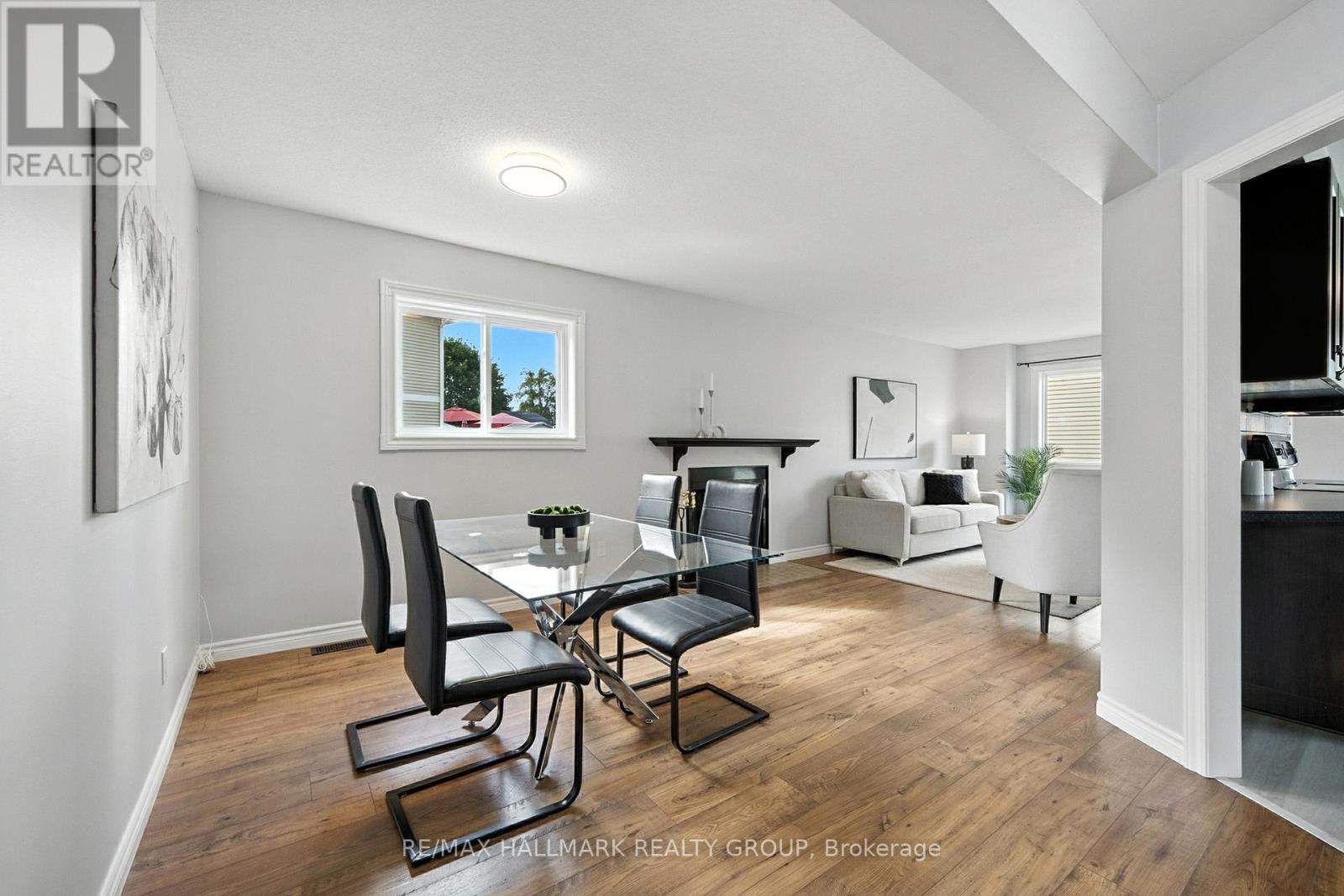 55 Fair Oaks Crescent, Ottawa, Ontario  K2G 4W3 - Photo 5 - X12419989