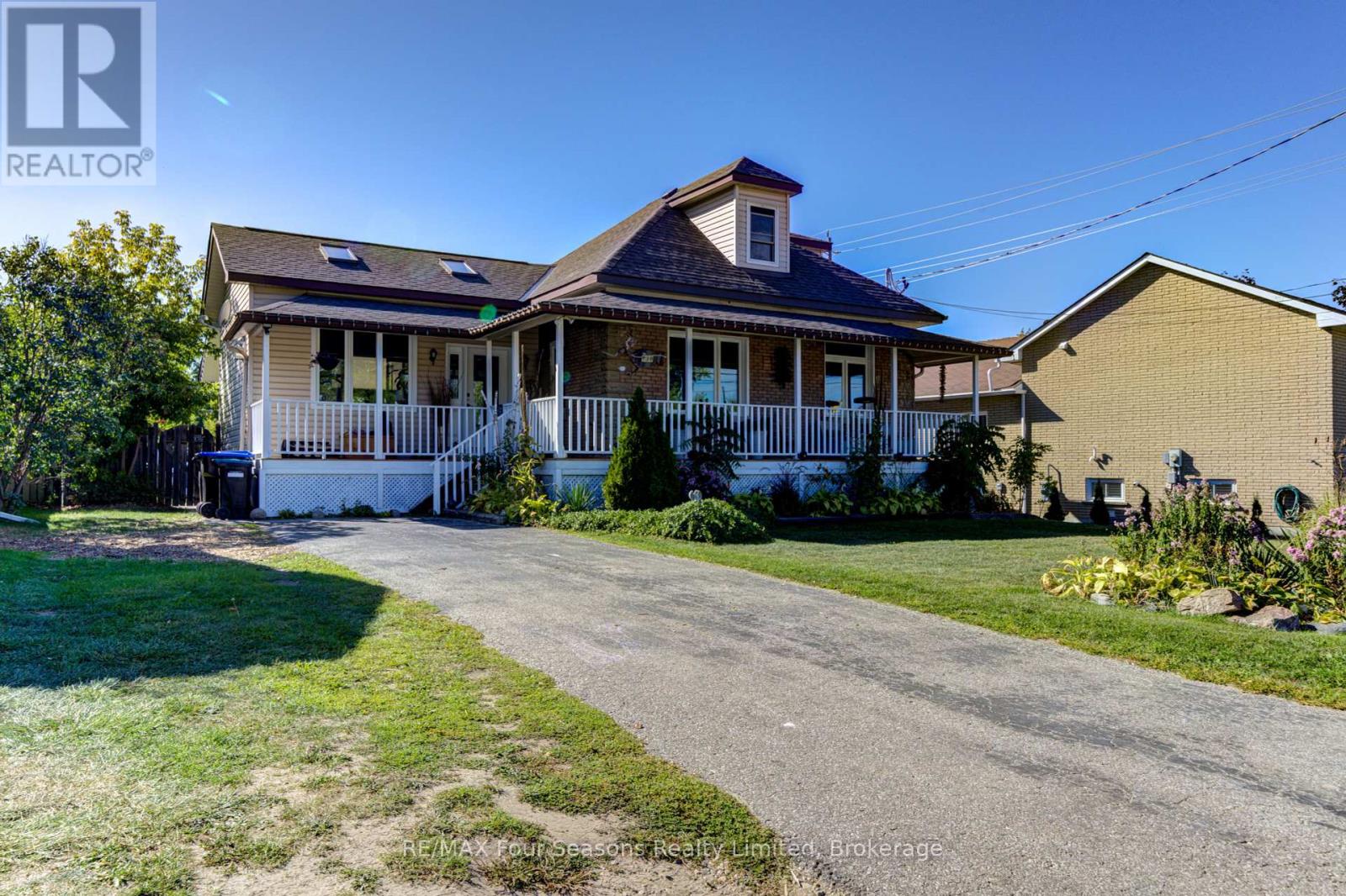 730 Hurontario Street, Collingwood, Ontario  L9Y 0G6 - Photo 2 - S12419876