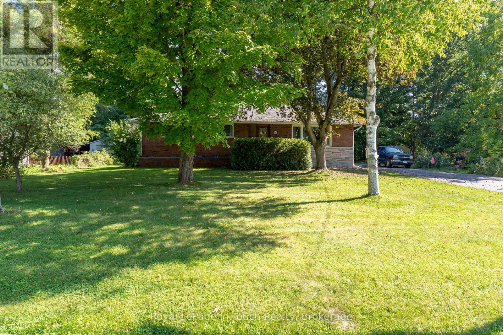 3957 Horseshoe Valley Road W, Springwater (Anten Mills), Ontario  L9X 1E9 - Photo 3 - S12419911
