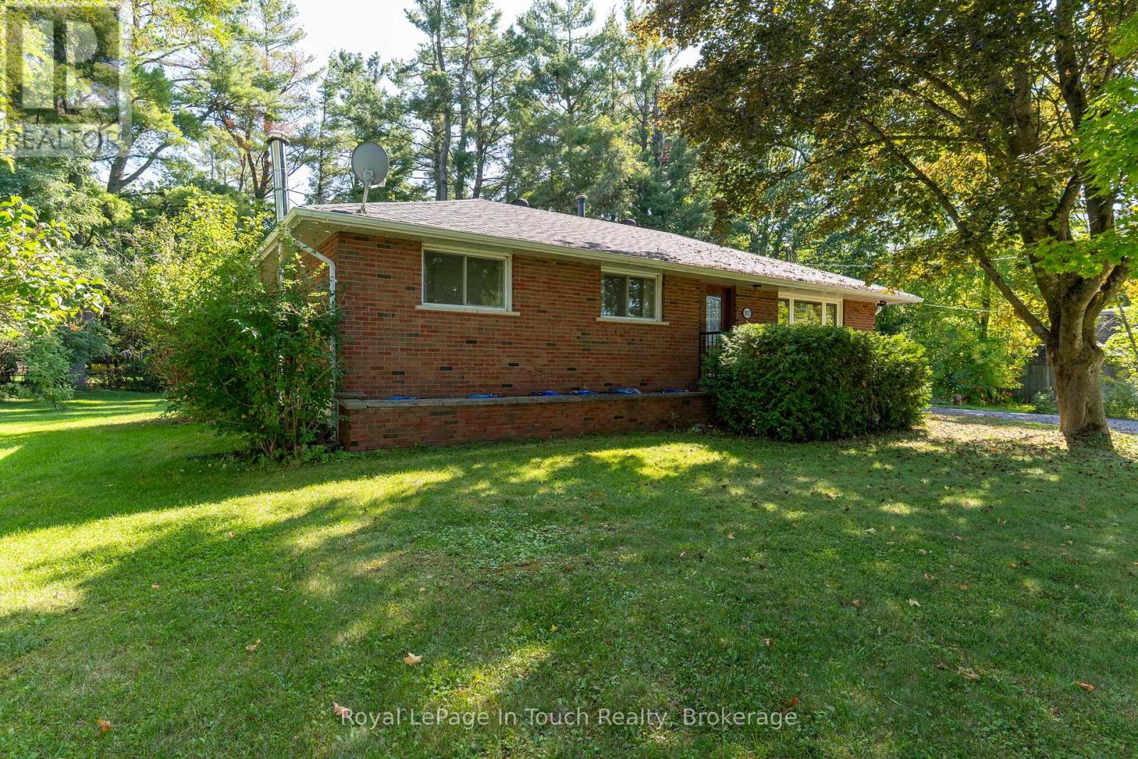 3957 Horseshoe Valley Road W, Springwater (Anten Mills), Ontario  L9X 1E9 - Photo 4 - S12419911