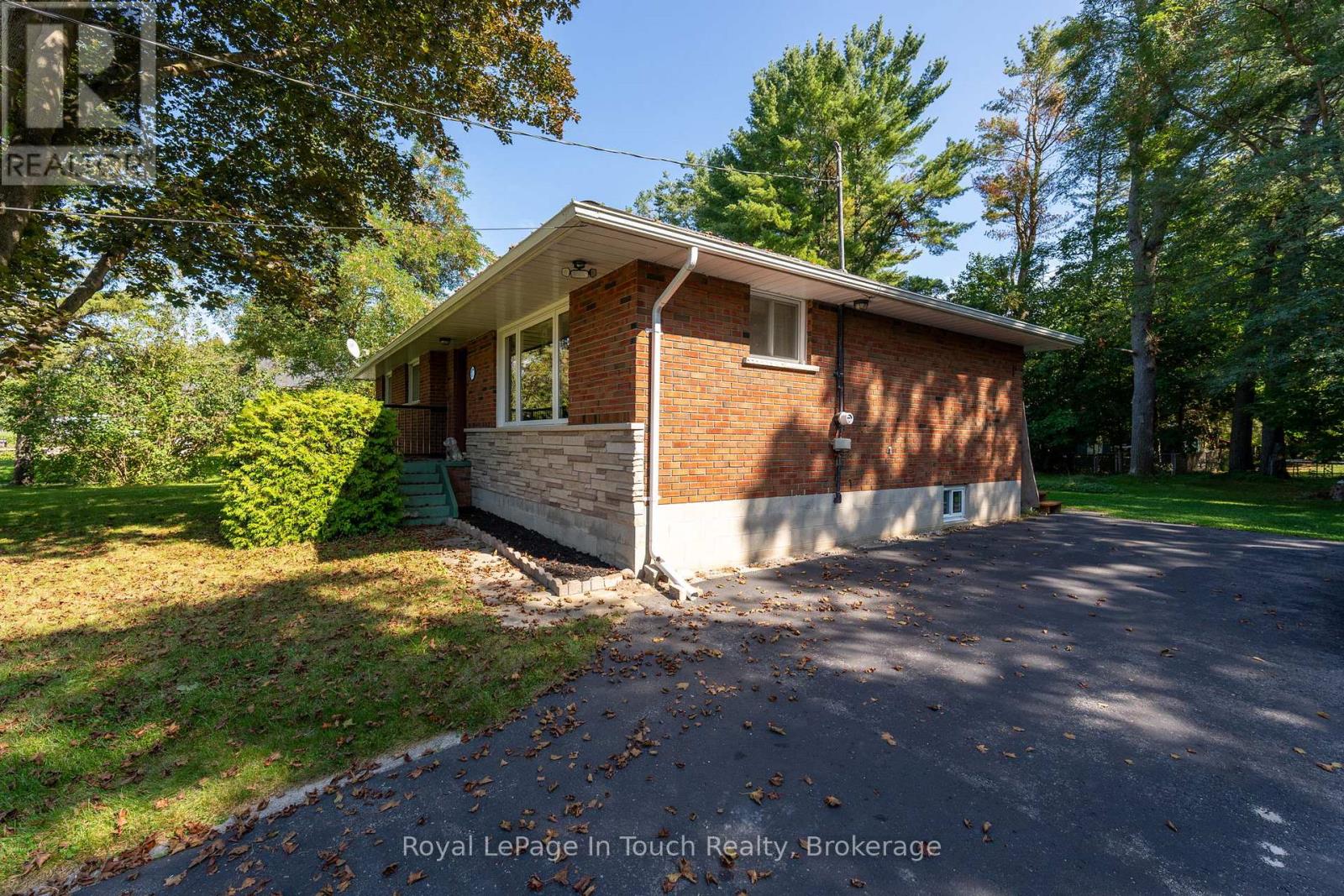3957 Horseshoe Valley Road W, Springwater (Anten Mills), Ontario  L9X 1E9 - Photo 6 - S12419911