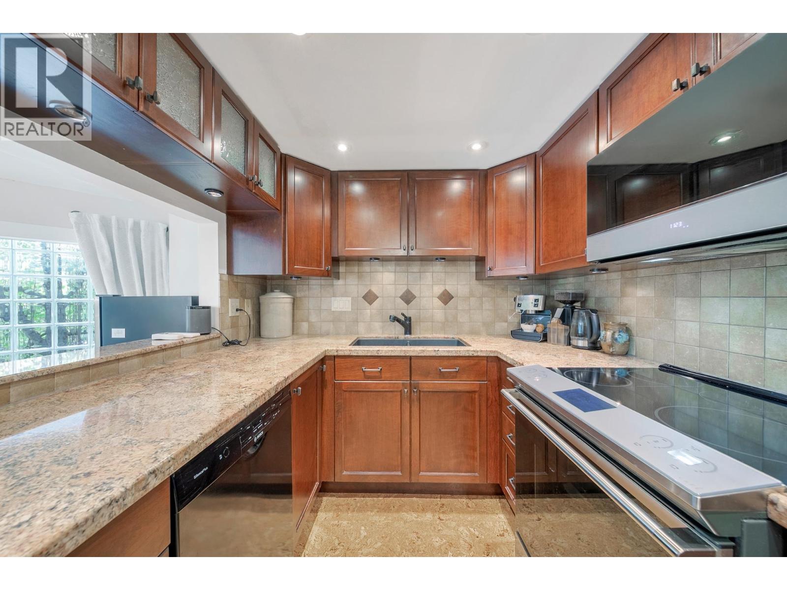2217 Oak Street, Vancouver, British Columbia  V6H 3W6 - Photo 3 - R3033740
