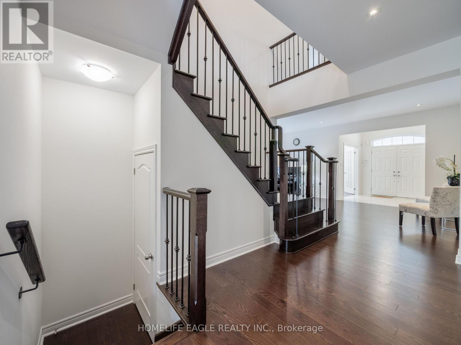 27 Scarlet Way, Bradford West Gwillimbury, Ontario  L3Z 0T4 - Photo 17 - N12419861