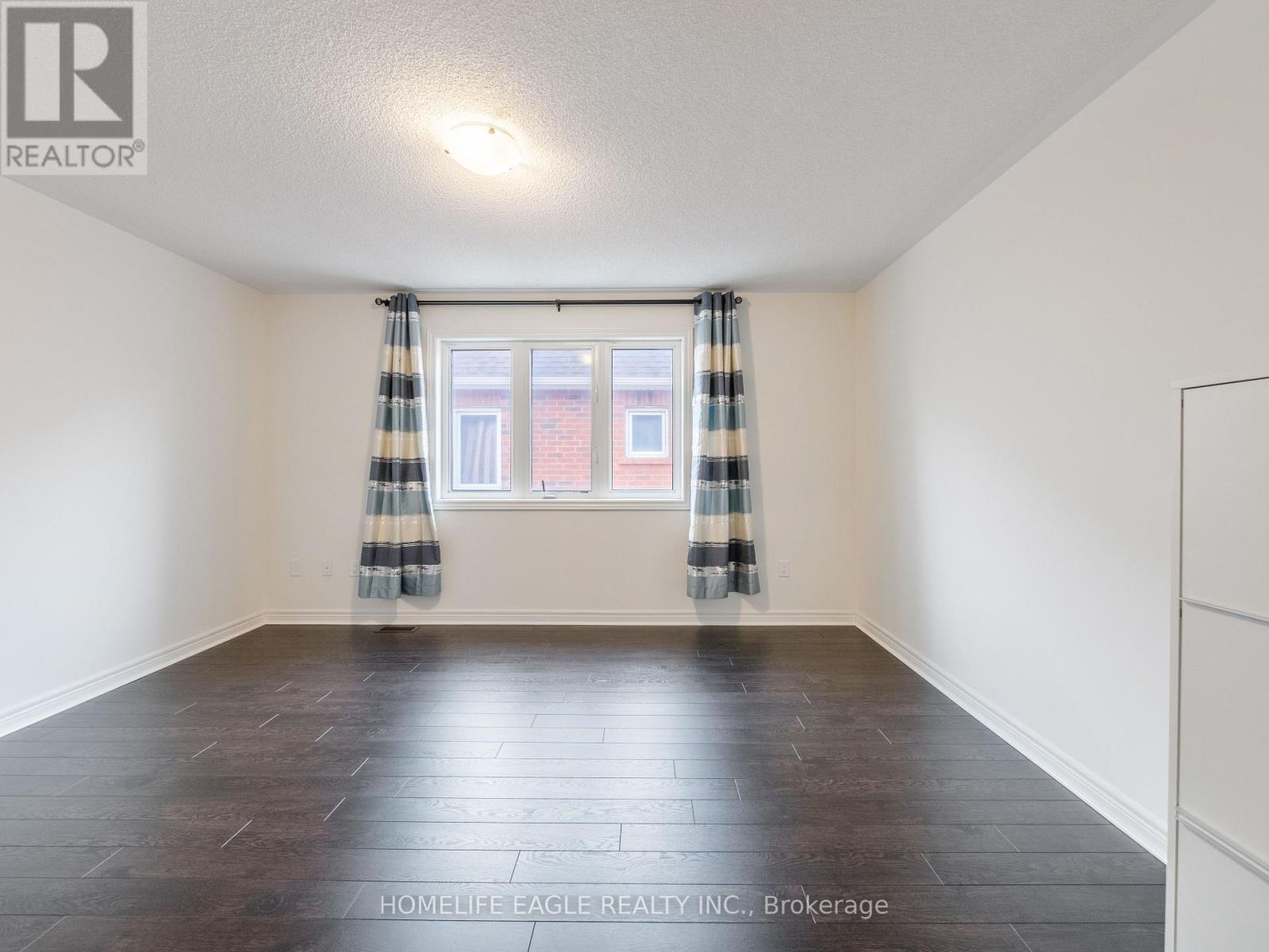 27 Scarlet Way, Bradford West Gwillimbury, Ontario  L3Z 0T4 - Photo 35 - N12419861