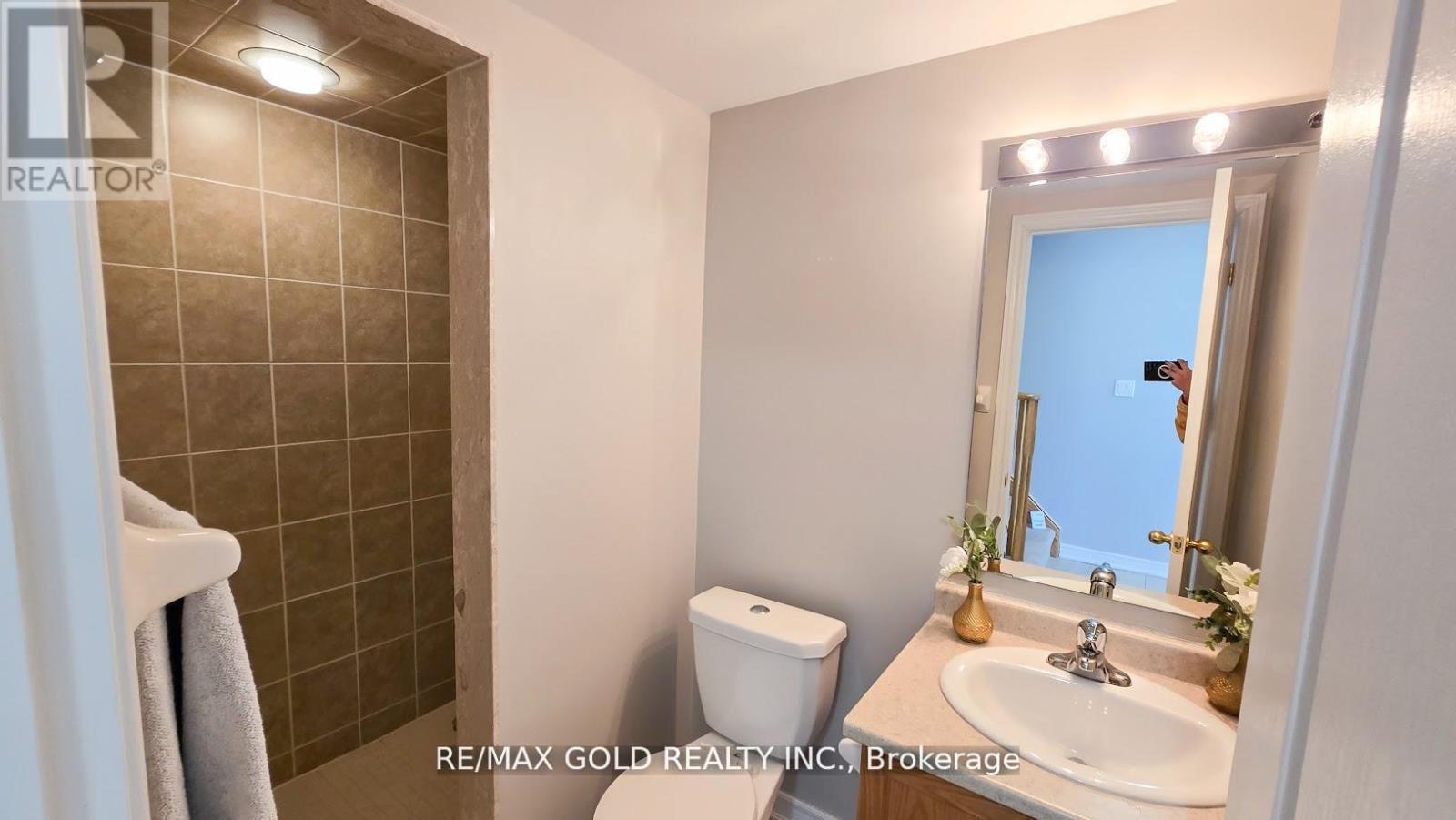 8 Tilden Road, Brampton, Ontario  L6R 0W5 - Photo 16 - W12419808