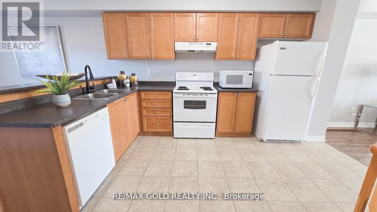 8 Tilden Road, Brampton, Ontario  L6R 0W5 - Photo 6 - W12419808