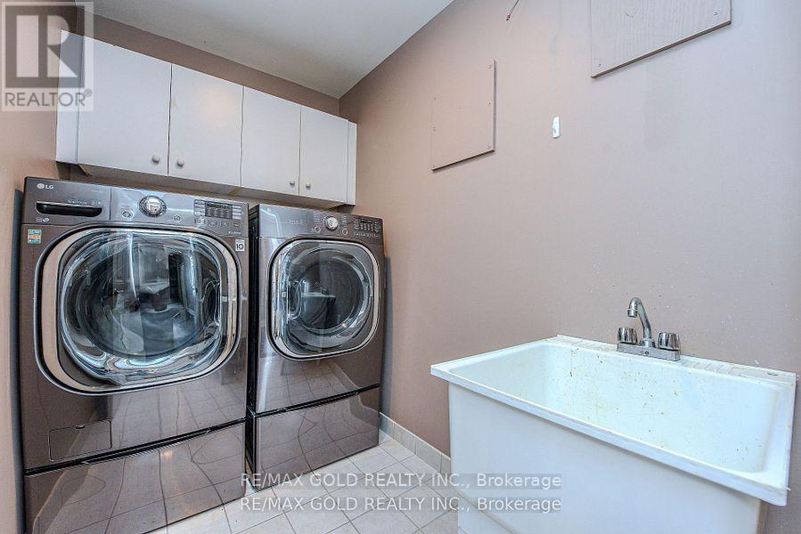 3205 - 35 Kingsbridge Garden, Mississauga, Ontario  L5R 3Z5 - Photo 10 - W12419825