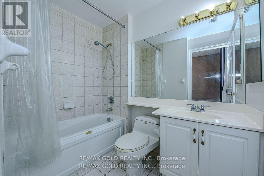 3205 - 35 Kingsbridge Garden, Mississauga, Ontario  L5R 3Z5 - Photo 11 - W12419825