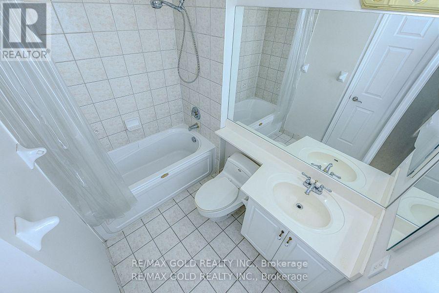 3205 - 35 Kingsbridge Garden, Mississauga, Ontario  L5R 3Z5 - Photo 12 - W12419825