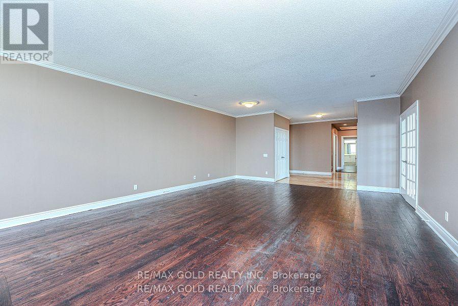 3205 - 35 Kingsbridge Garden, Mississauga, Ontario  L5R 3Z5 - Photo 6 - W12419825