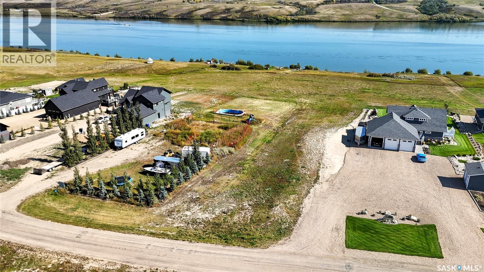 71 Sunrise Drive S, Dundurn Rm No. 314, Saskatchewan  S7C 0A6 - Photo 2 - SK018435