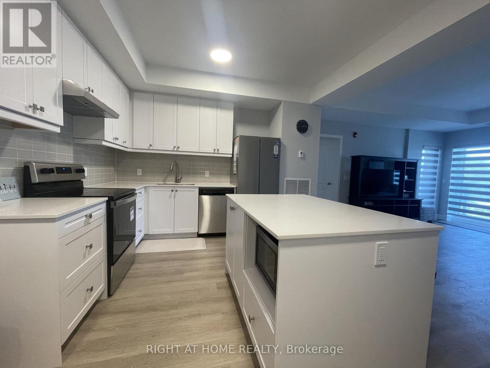 304 - 19b West Street N, Kawartha Lakes, Ontario  K0M 1N0 - Photo 3 - X12419812
