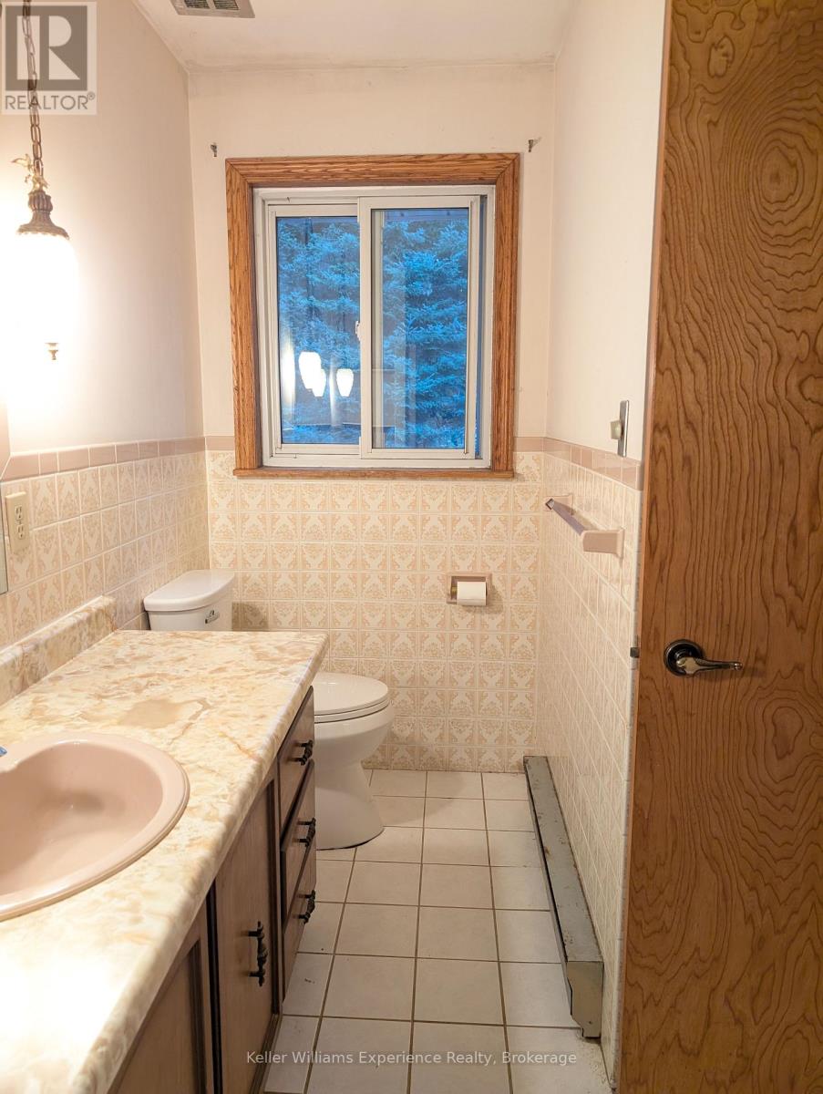 386 Beaumont Drive, Bracebridge, Ontario  P1L 1X2 - Photo 17 - X12359295