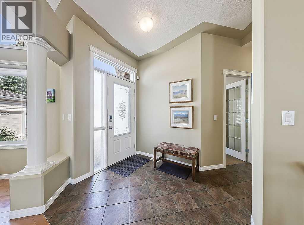 427 Rocky Vista Gardens Nw, Calgary, Alberta  T3G 5V1 - Photo 2 - A2253685