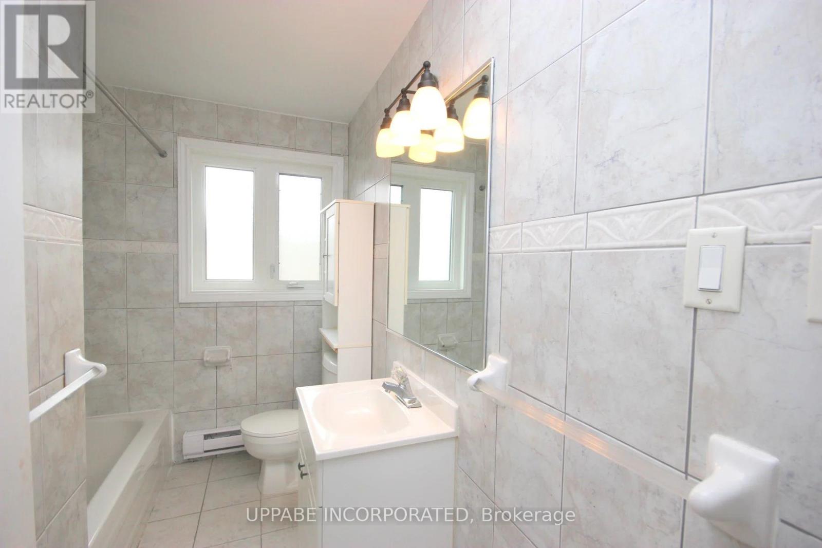 Unit 1 - 376 Tremblay Road, Ottawa, Ontario  K1G 0B5 - Photo 2 - X12420046