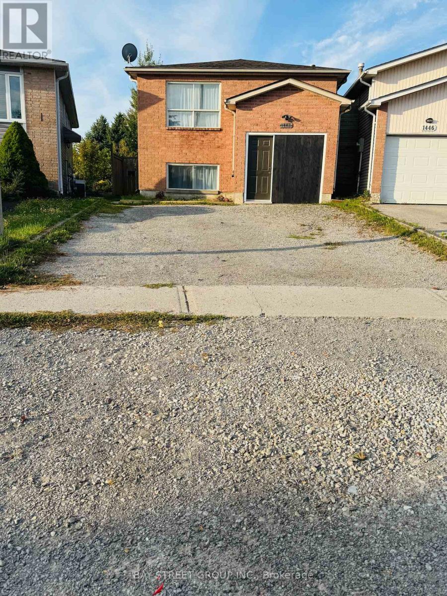 2 - 1448 Outlet Drive, Oshawa, Ontario  L1J 7Z5 - Photo 1 - E12419988