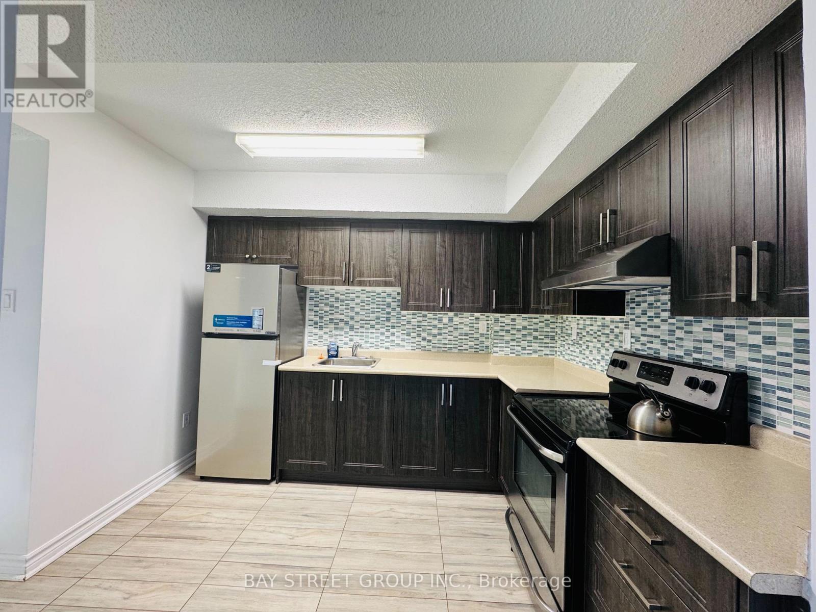 2 - 1448 Outlet Drive, Oshawa, Ontario  L1J 7Z5 - Photo 10 - E12419988