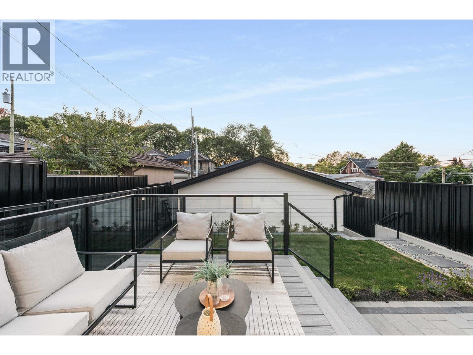 2 4855 Dumfries Street, Vancouver, British Columbia  V5N 3T8 - Photo 1 - R3050730