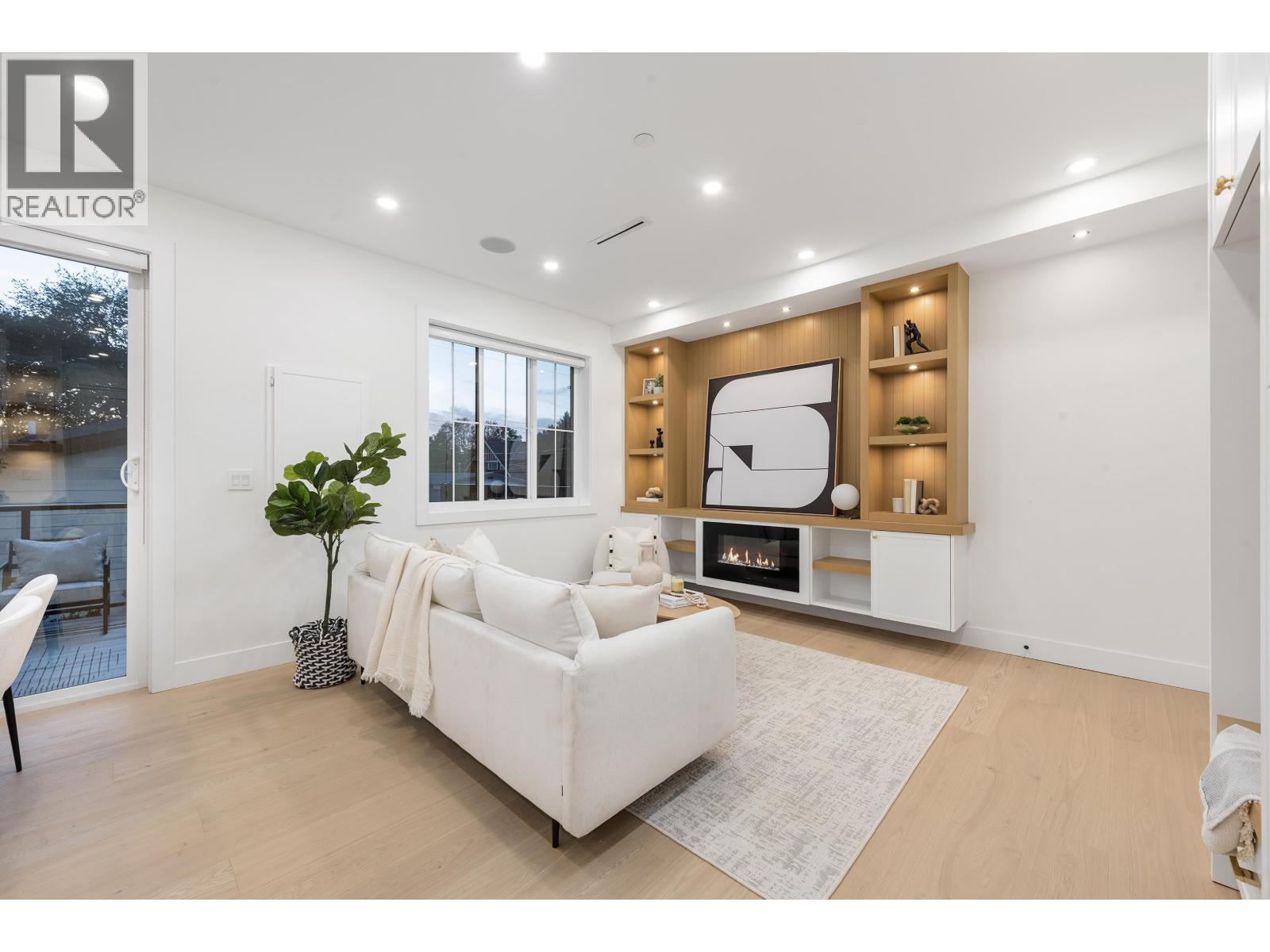 2 4855 Dumfries Street, Vancouver, British Columbia  V5N 3T8 - Photo 8 - R3050730