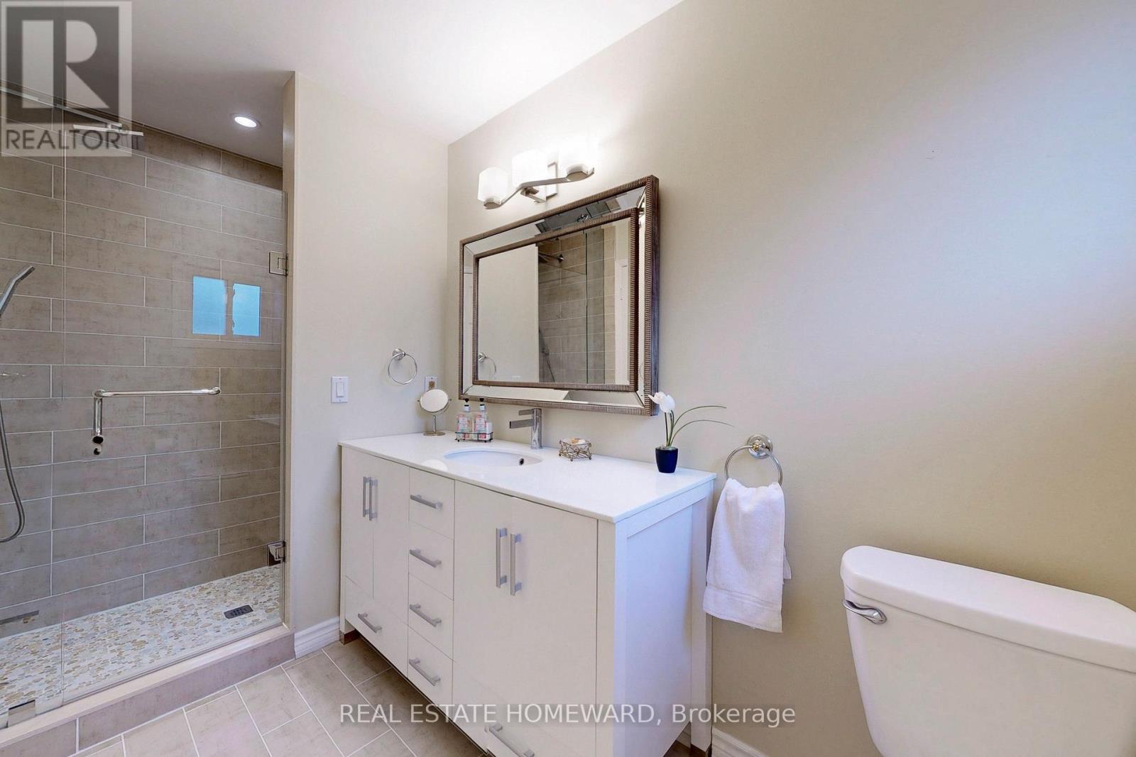 20 Anvil Court, Richmond Hill, Ontario  L4C 9G7 - Photo 21 - N12419915