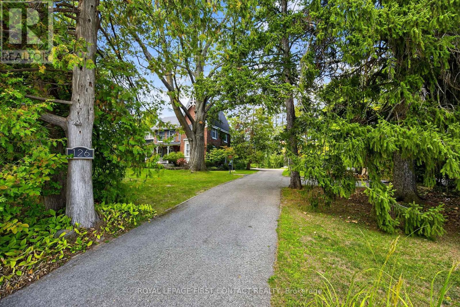 126 Letitia Street, Barrie, Ontario  L4N 1P5 - Photo 2 - S12419923