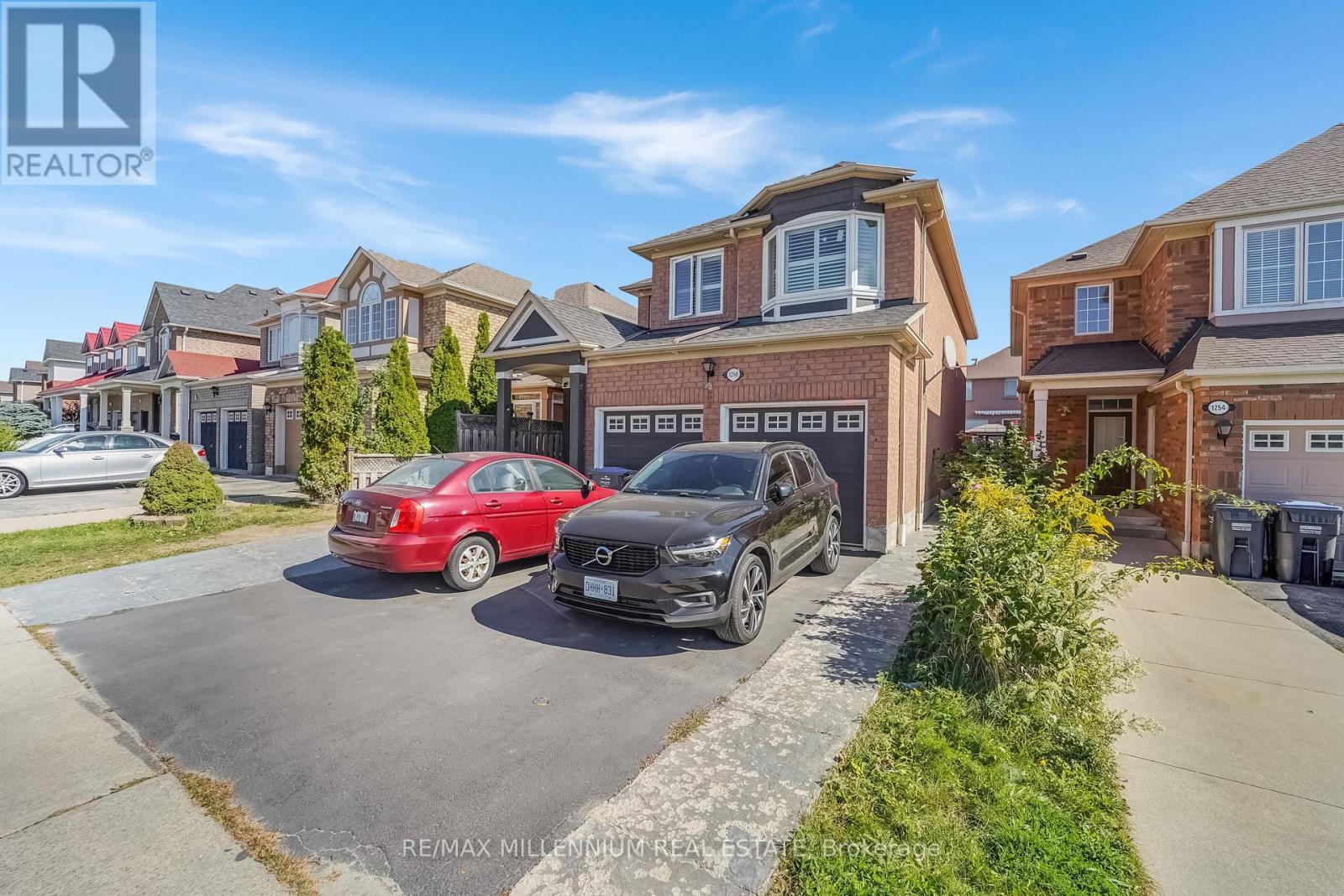 1250 Galesway Boulevard, Mississauga, Ontario  L5V 3B2 - Photo 3 - W12419875