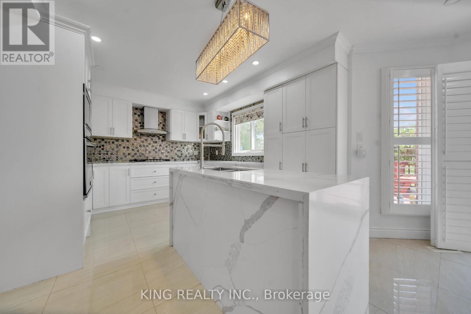 2606 Ambercroft Trail, Mississauga, Ontario  L5M 4K3 - Photo 22 - W12419914