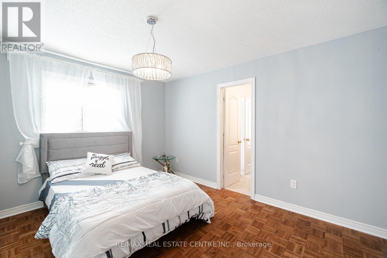 7 Prince Edward Boulevard, Brampton, Ontario  L6P 2E1 - Photo 22 - W12419932