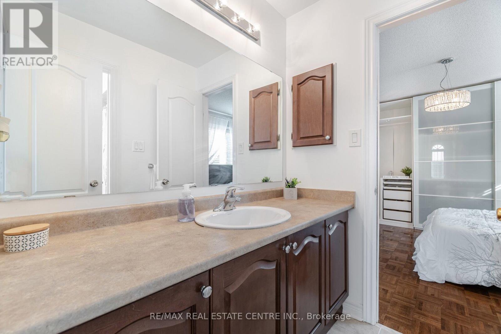 7 Prince Edward Boulevard, Brampton, Ontario  L6P 2E1 - Photo 23 - W12419932