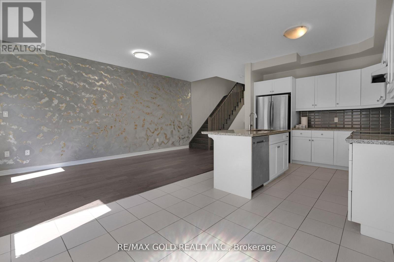 19 Santa Barbara Lane, Hamilton, Ontario  L9B 0J3 - Photo 11 - X12419882