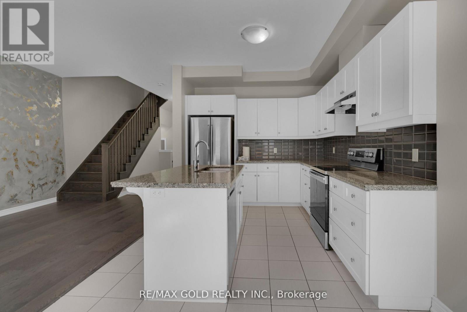 19 Santa Barbara Lane, Hamilton, Ontario  L9B 0J3 - Photo 12 - X12419882