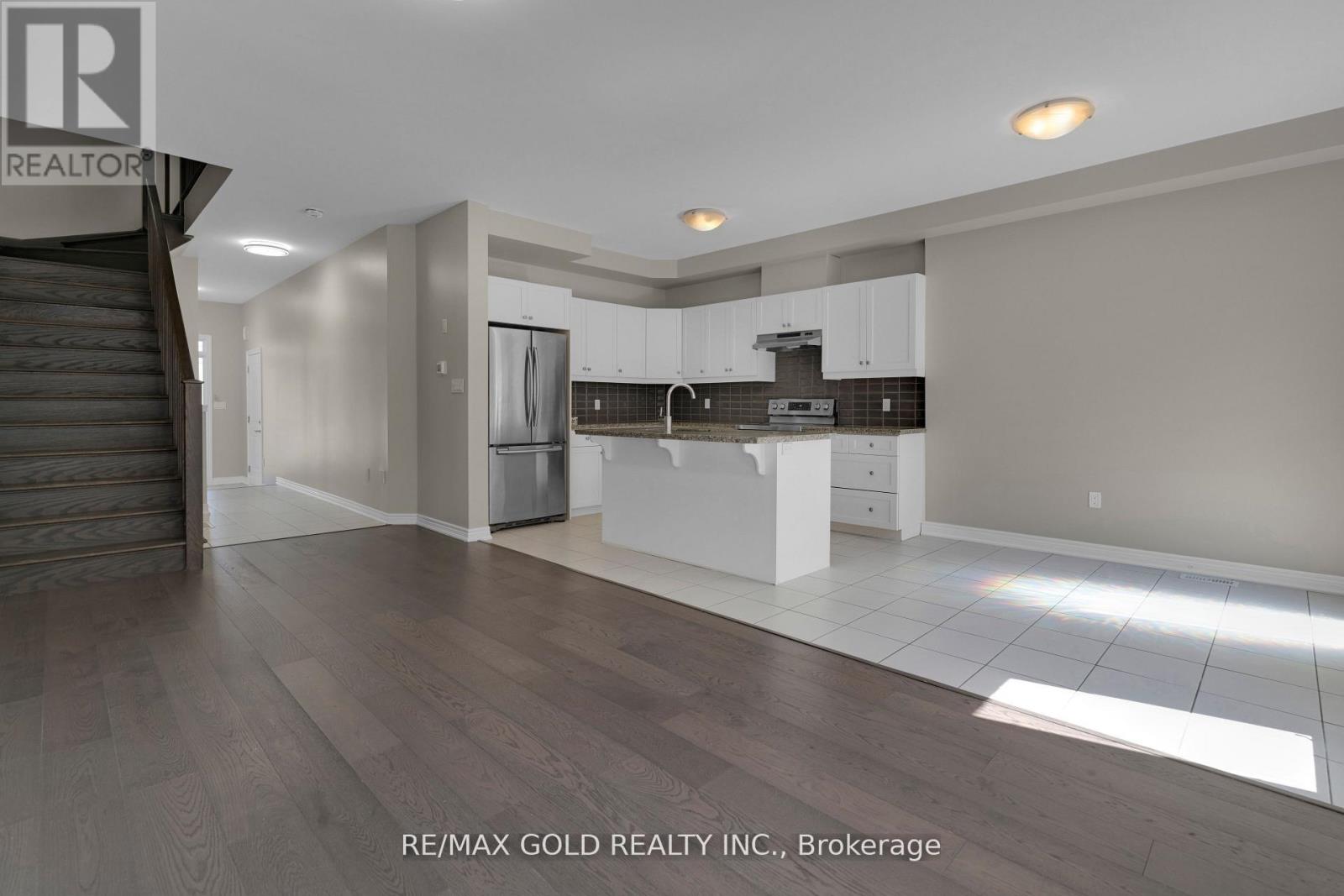 19 Santa Barbara Lane, Hamilton, Ontario  L9B 0J3 - Photo 14 - X12419882
