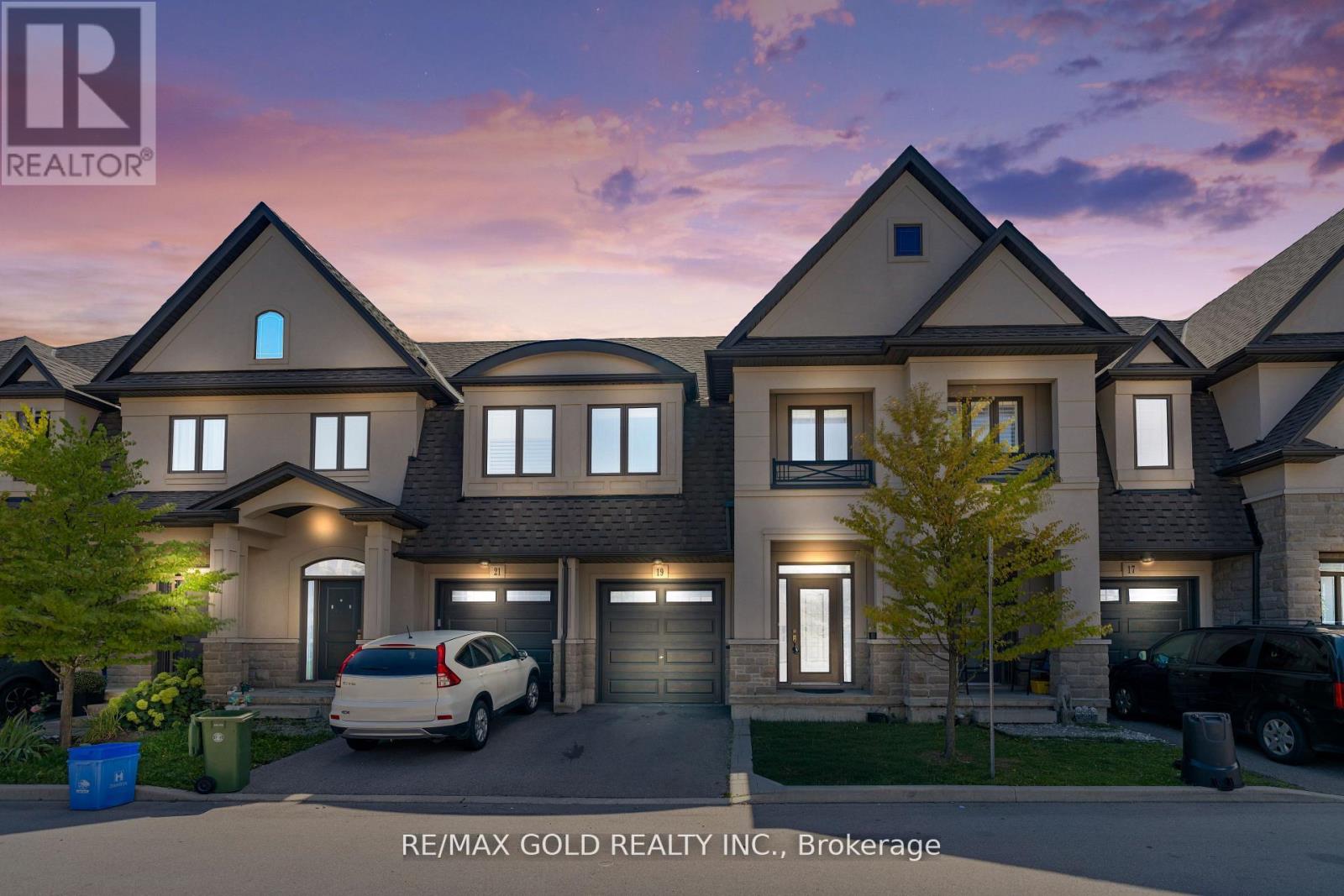 19 Santa Barbara Lane, Hamilton, Ontario  L9B 0J3 - Photo 2 - X12419882