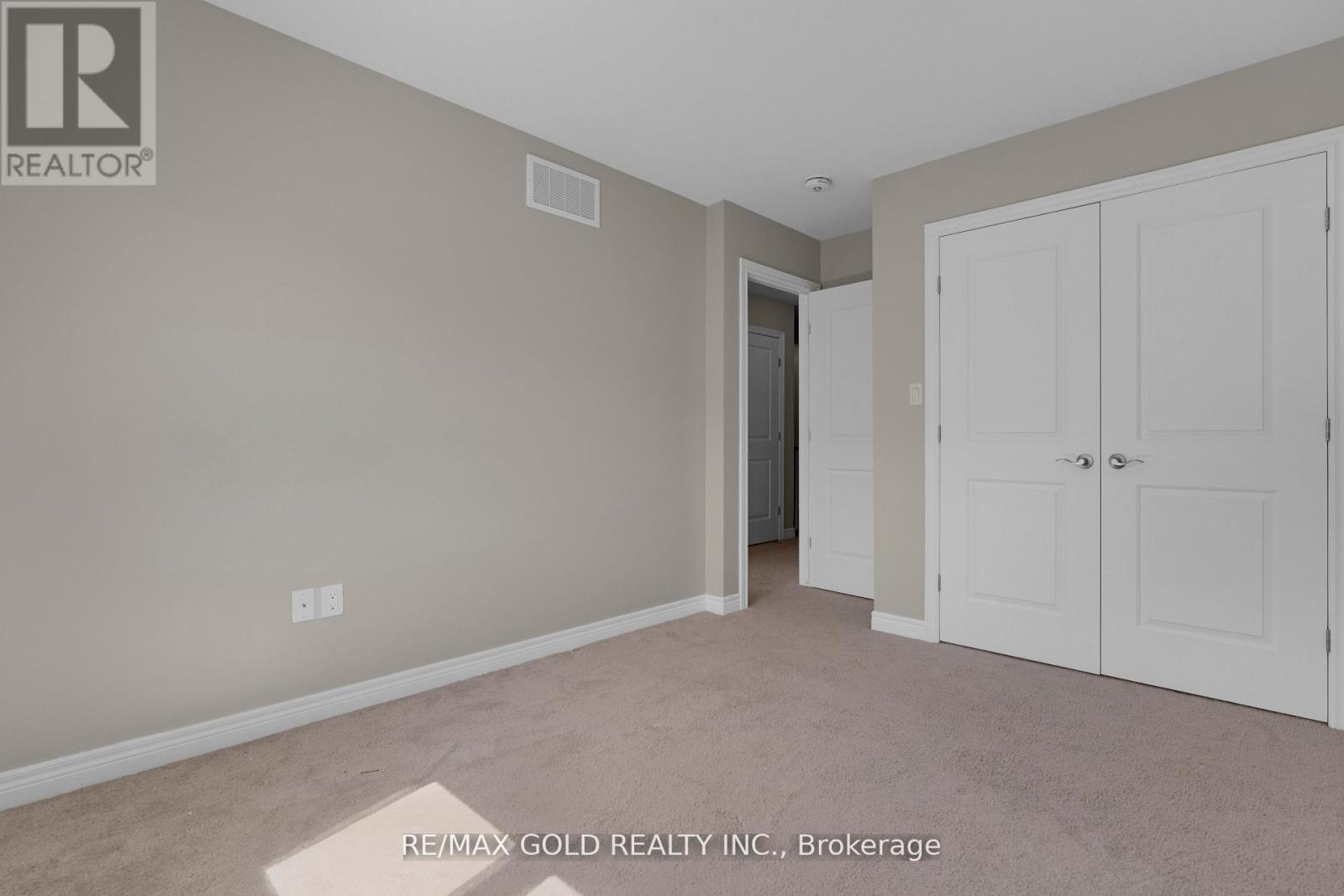 19 Santa Barbara Lane, Hamilton, Ontario  L9B 0J3 - Photo 21 - X12419882