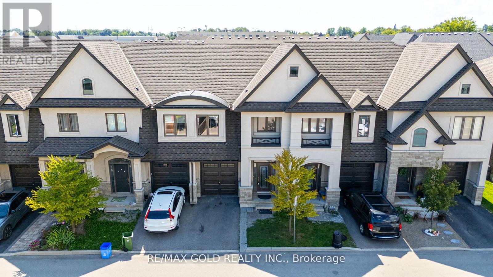 19 Santa Barbara Lane, Hamilton, Ontario  L9B 0J3 - Photo 3 - X12419882