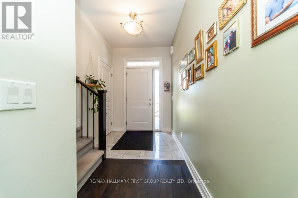 99 Manhattan Court, St. Catharines, Ontario  L2R 0B8 - Photo 2 - X12419975