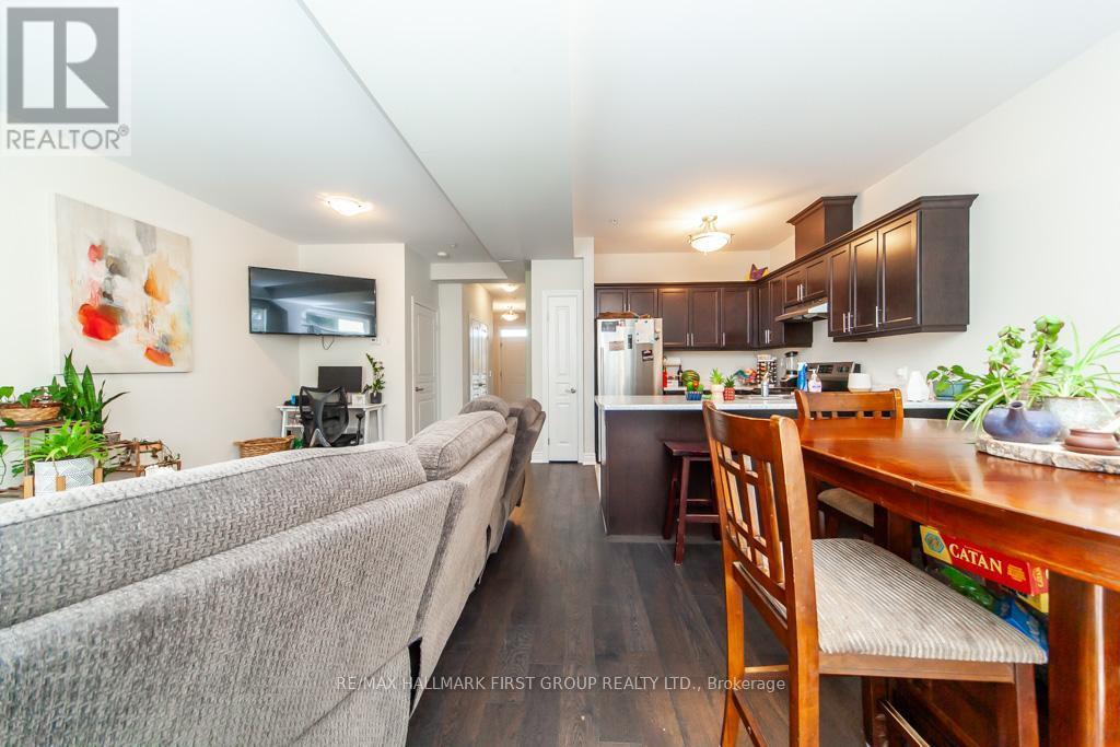 99 Manhattan Court, St. Catharines, Ontario  L2R 0B8 - Photo 4 - X12419975