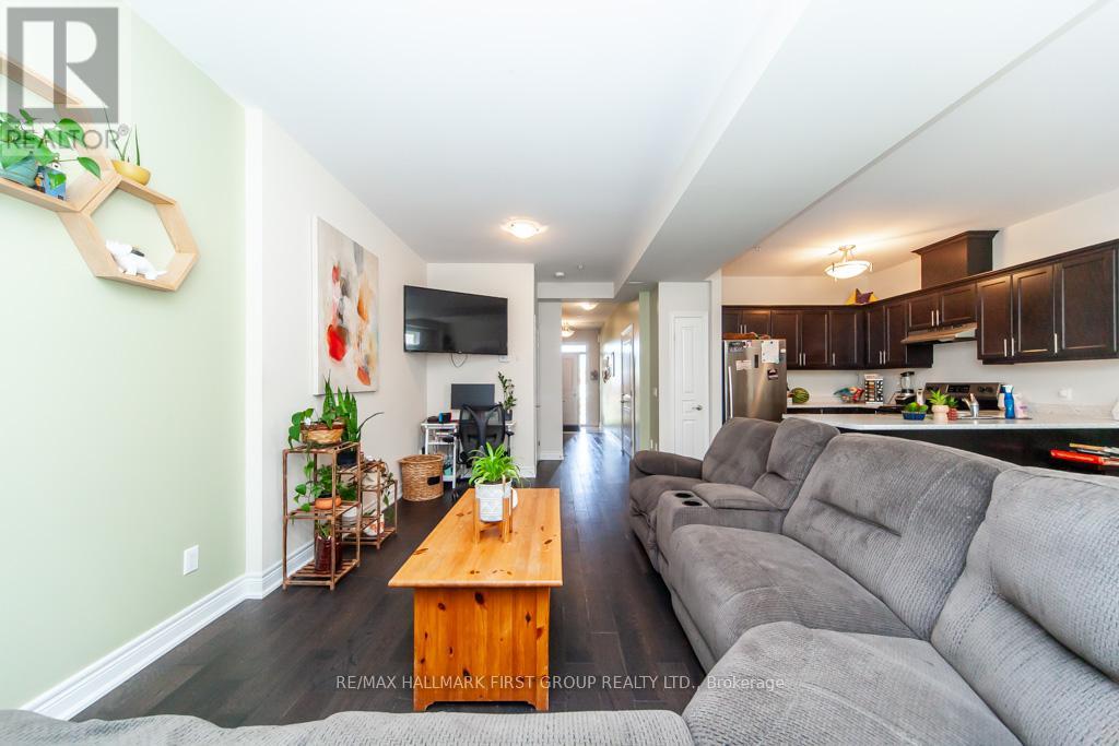 99 Manhattan Court, St. Catharines, Ontario  L2R 0B8 - Photo 7 - X12419975