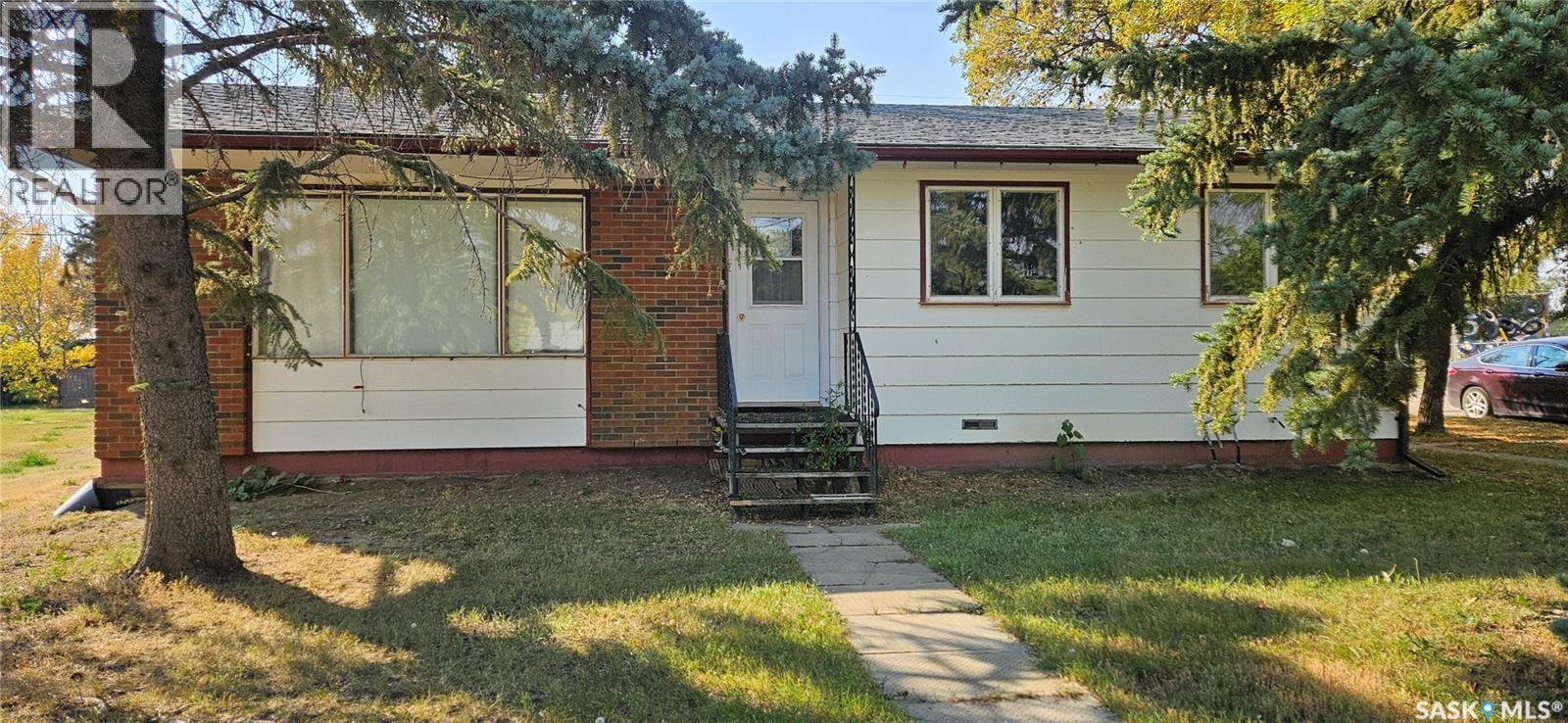1101 Division Street, Vanguard, Saskatchewan  S0N 2V0 - Photo 1 - SK019022