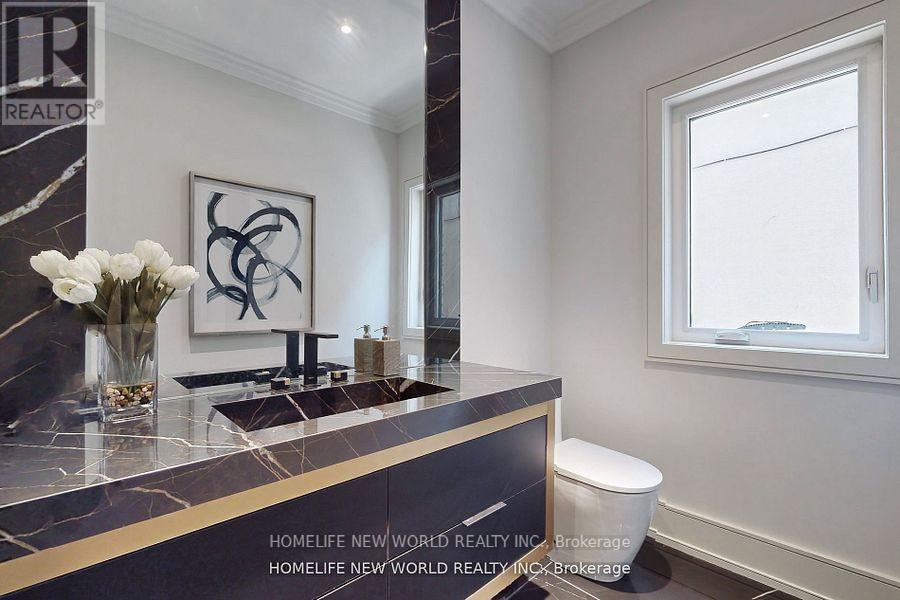 168 Glenvale Boulevard, Toronto, Ontario  M4G 2W3 - Photo 16 - C12420015