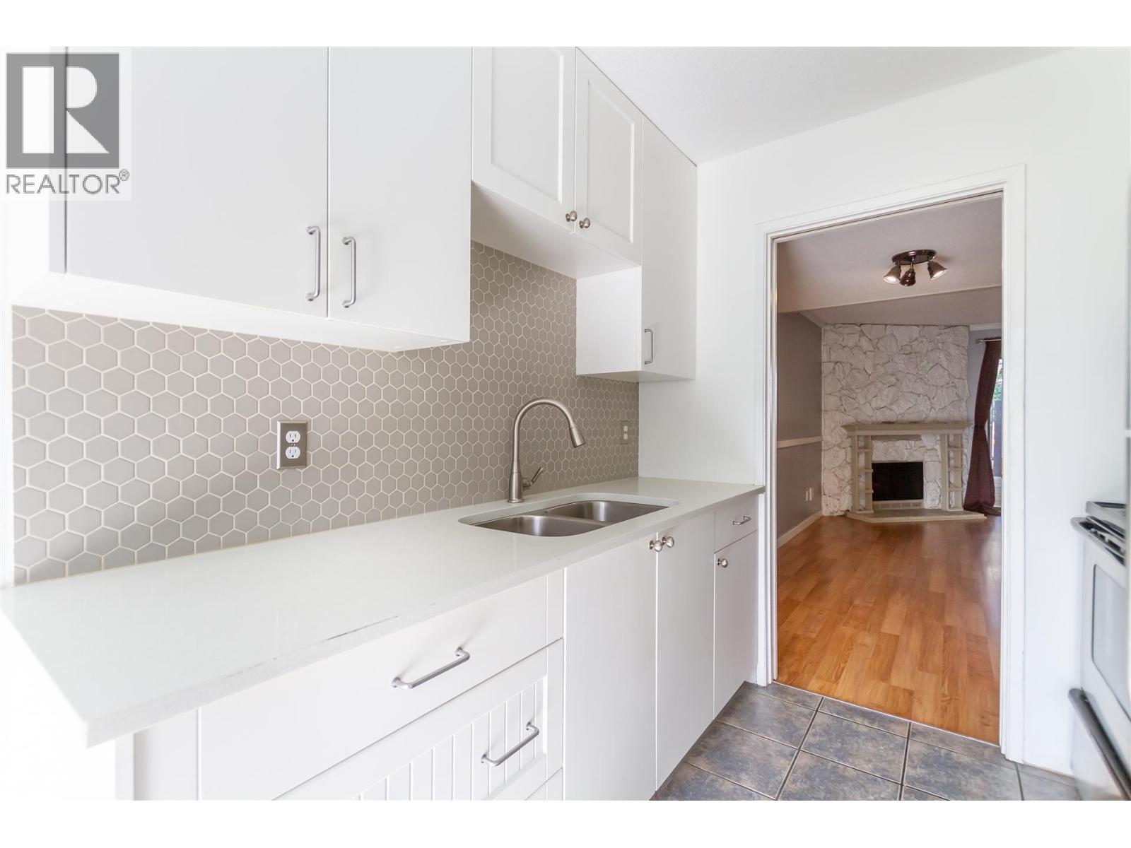 22180 122 Avenue, Maple Ridge, British Columbia  V2X 3X6 - Photo 3 - R3050751