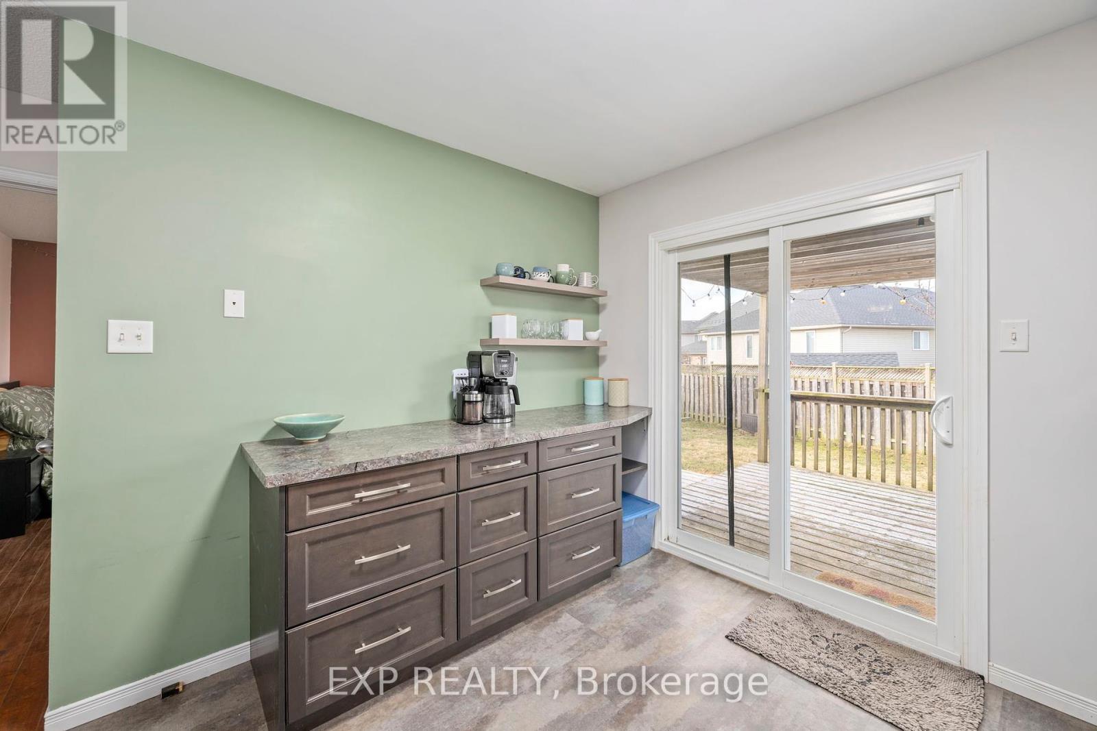 1852 Bloom Crescent, London North, Ontario  N5X 4N2 - Photo 6 - X12420100