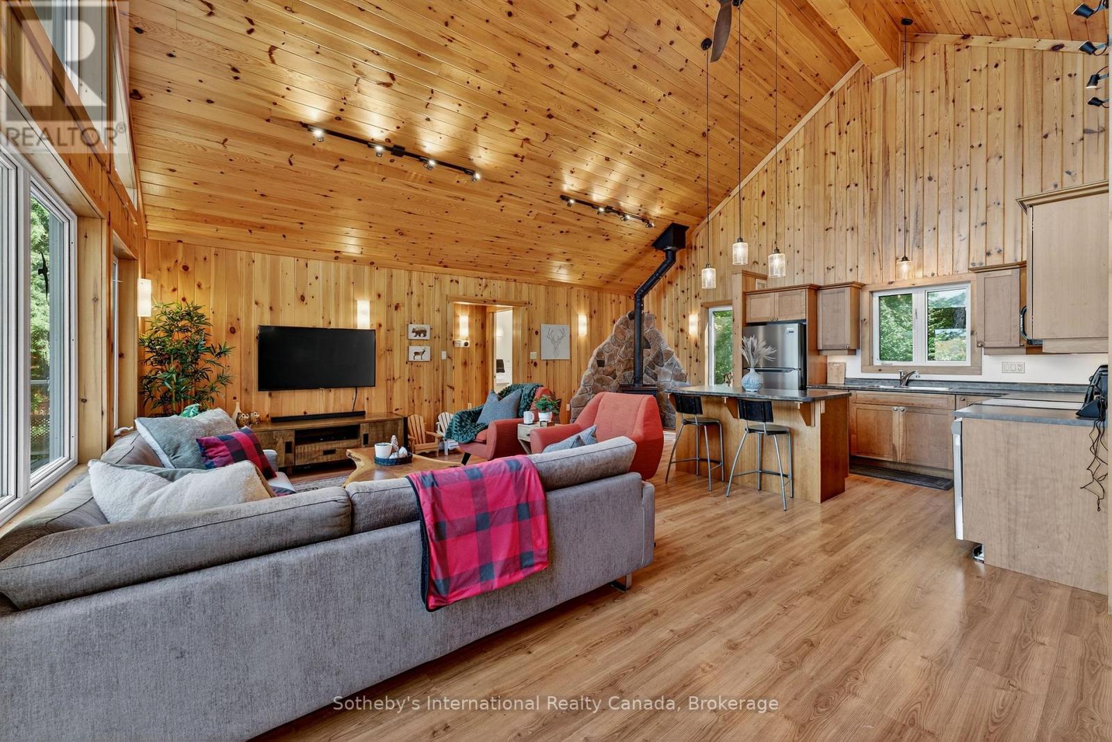 1352 Dignan Road, Dysart Et Al, Ontario  K0M 1S0 - Photo 12 - X12420063
