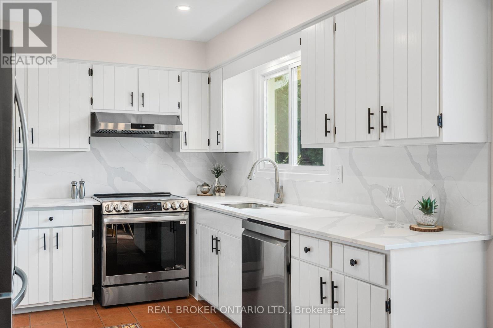 62 Herschel Crescent, Ottawa, Ontario  K2L 1Z6 - Photo 12 - X12420053